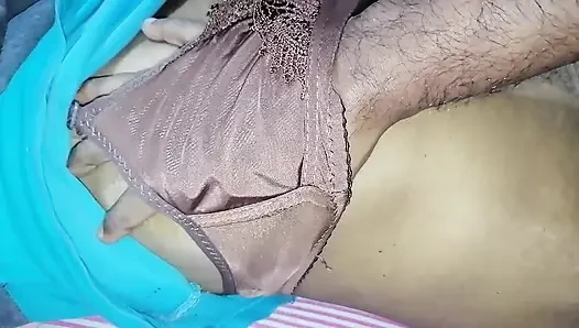 Kıllı amcık desi köylü kızın vücudunu azdırıyor