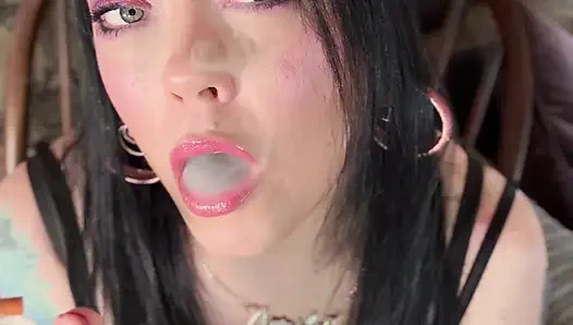 İç çamaşırlı Tina Snua'dan senin için sarkıyor ve sürükleniyor - senin için sigara içiyor - ome omi snap lace