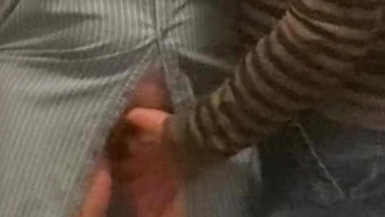 Rundom sürtük hatun yaşlı adamdan parmaklanıyor
