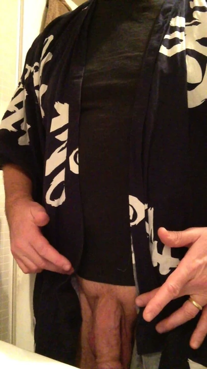 Kimono içinde rahatlamış