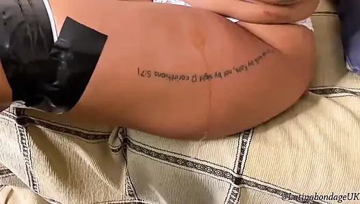 Latina strak vastgeplakt en mond gesnoerd met een grote balgag en vervolgens met grote tape wrap gag! (kleiner formaat)