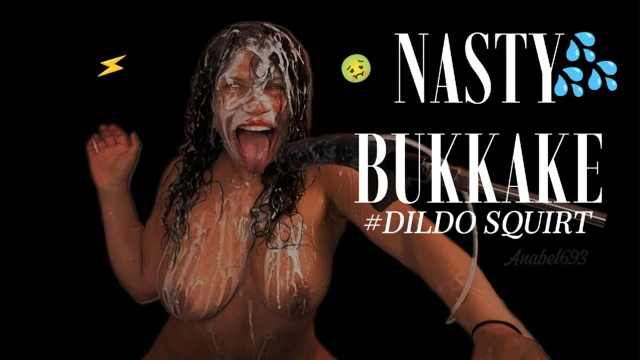 Canlı yayında üzerime bir sürü sperm patladı.  Yüzüm, saçım ve vücudum spermle duş alıyor. Fışkırtma oyuncağım patlıyor