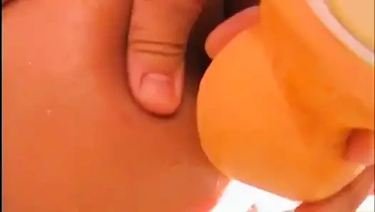 Seksi doğal memeli bebek ağzında amında dildo seviyor