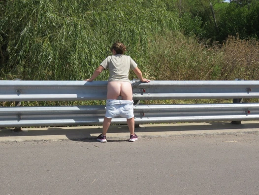 Patricia yol üzerindeki köprüde