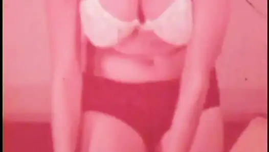 Ateşli klasik orta yaşlı seksi kadınlar şehvetli soyunuyor