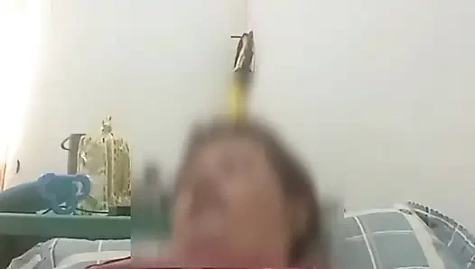 Igorot oğlan büyük yarağını oynadı.