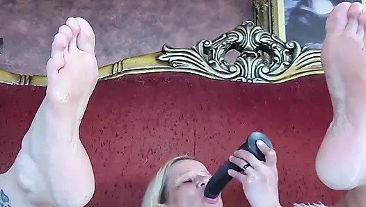 Büyük siyah dildo'mla yoğun solo eğlence