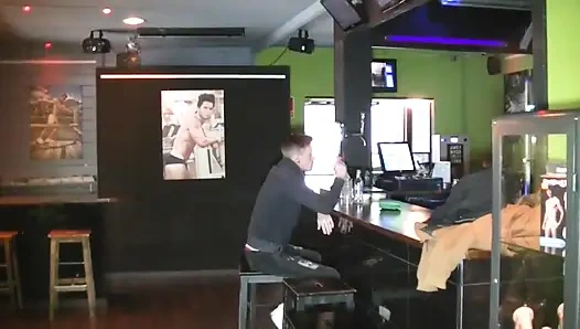 Aaron Mautner abraham tarafından sikiş deliklerinde korunmasız kullanılıyor