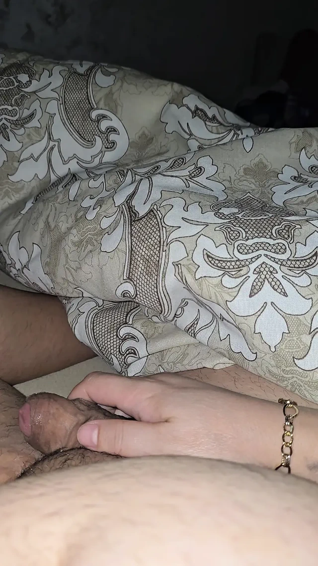 Üvey anne üvey oğluna düşük ereksiyonlu büyük yarakla yardım ediyor