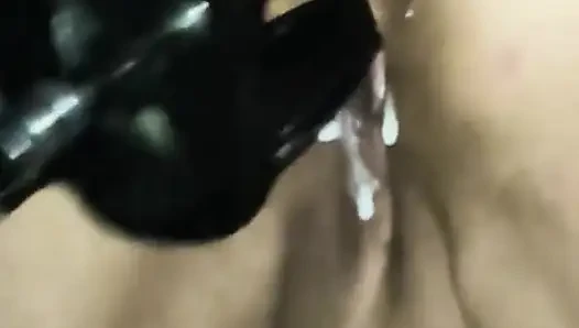 Kremsi Küçük Delikler