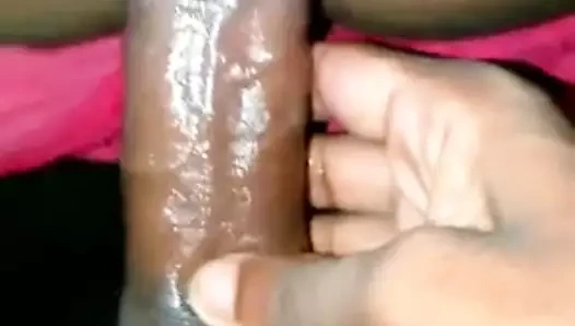 Büyük horoz içinde ıslak kedi ve göt