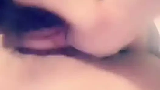 Mi chica con su juguete