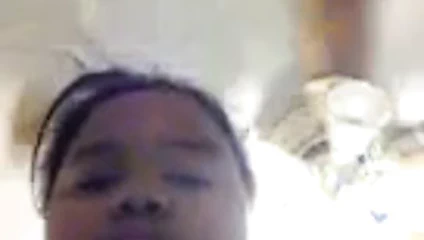 Beni kalbimin içeriğine parmaklıyor