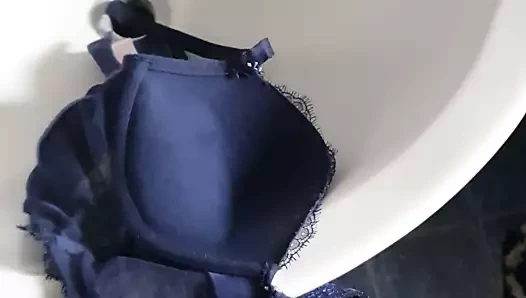 arkadaşının sutyen üzerinde Cum