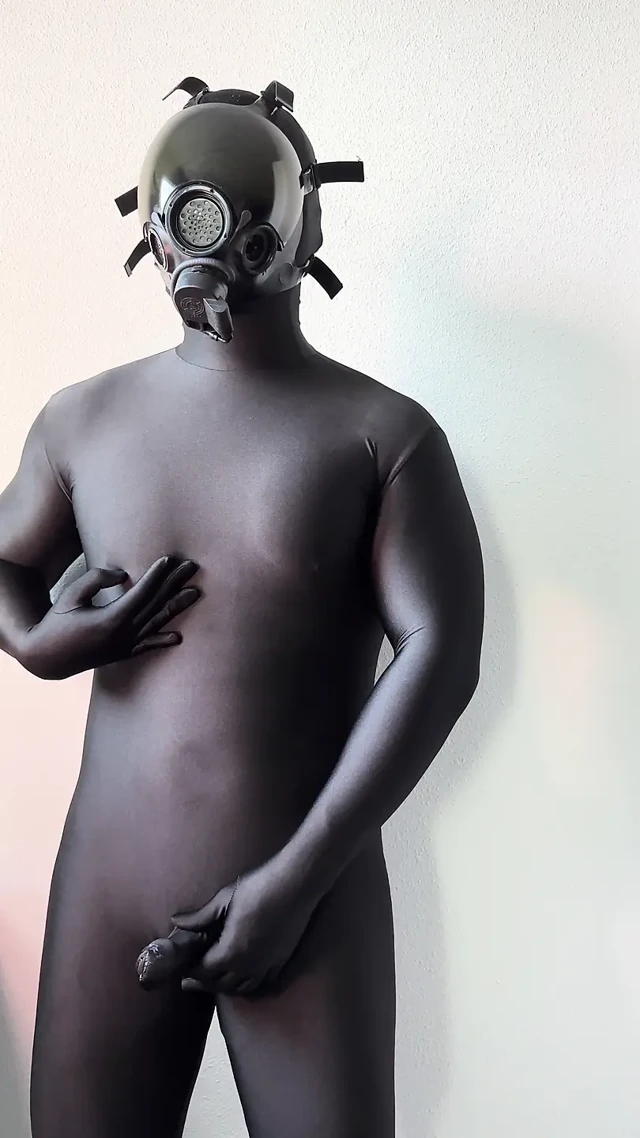Zentai cumsocks gasmask'a boşalma