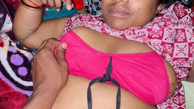 Desi Aunty Pehli Bar Apne Jawan Bhatije Se Chudai Karwai