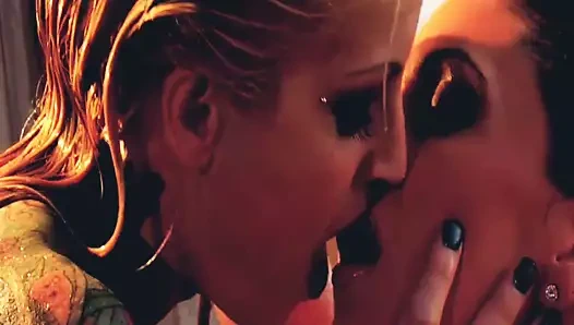 Lezbiyen gösteri içinde the duş