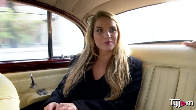 Sophie Cute got double orgasm from double penetration