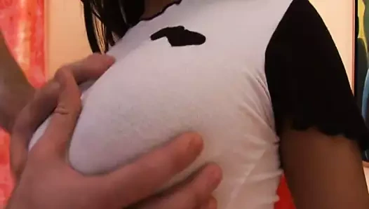 Seksi göt lola üzerinde yatak emme ve kahrolası sıcak çük