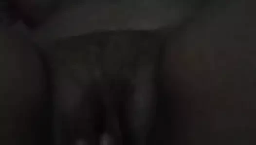 Acariciando la panocha a la vecina