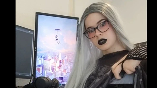 Kız arkadaşlarımın hepsi o kadar sıcak ki, takılmadan önce büyük horozumdan büyük bir yük çıkmasına izin vermek zorunda kaldım