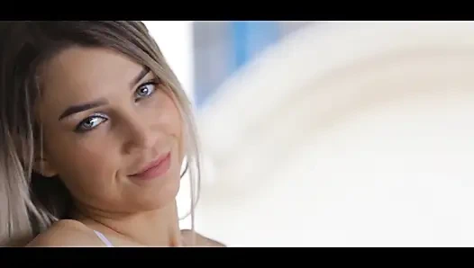 Üvey baba güzel ince üvey kızını baştan çıkarıyor