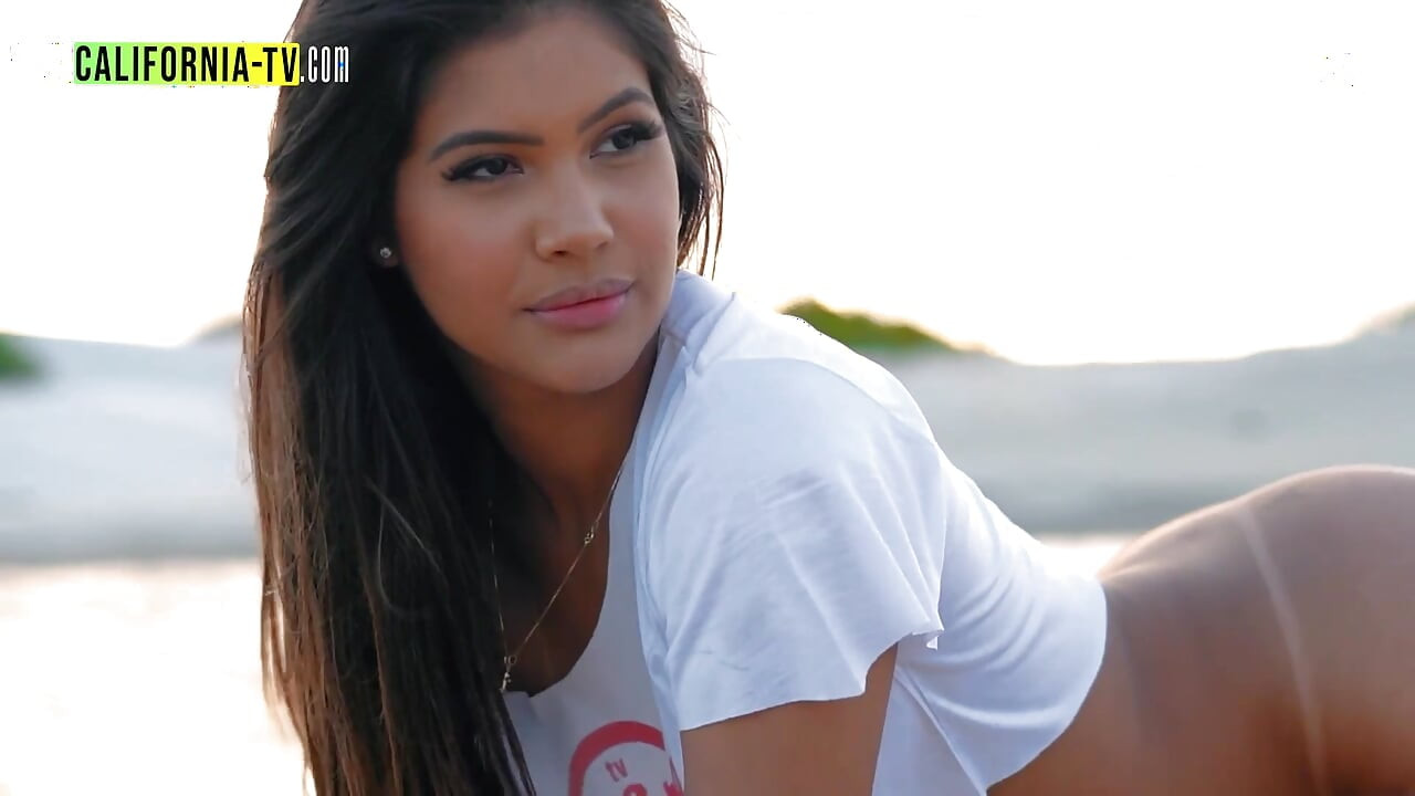 Ayarla Sousa, a 20-year-old brunette with a perfect body and a pussy for the reality show California: after an exciting buggy ri