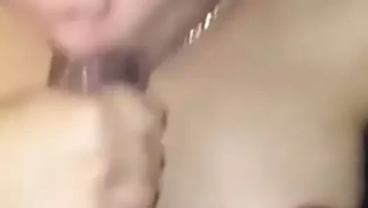 Asyalı kız siyah yarağı emiyor