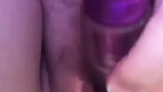 Bbw arkadaş oynama ile ona yeni oyuncak