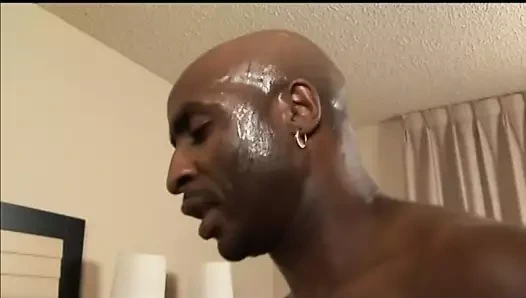 Kilolu ve güzel abanoz sürtük kırmızı kanepede siyah dick lanet