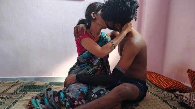 Indian horny wife went to her husband's friend's house to fuck