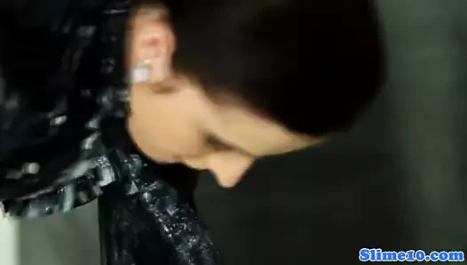 Gloryhole saksocu bebek oynuyor kedi