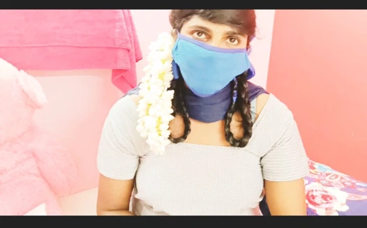 Hintli üniversiteli kız komşu amcası ile sikişiyor. Telugu edepsizce konuşuyor.