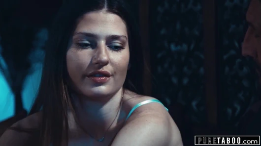 Saf tabu üvey anne üvey amca ile genç yakalandı ve katıldı