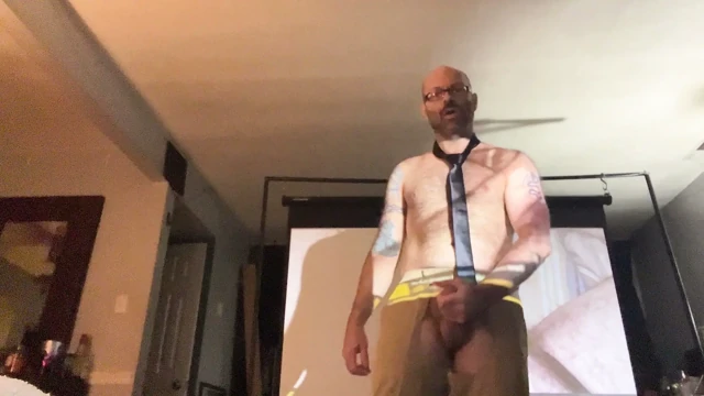 Baba, seninle çektiği videoyu izleyerek otuzbir çekiyor