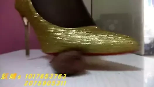 yüksek topuklu ve krizantem ile Çinli metresi