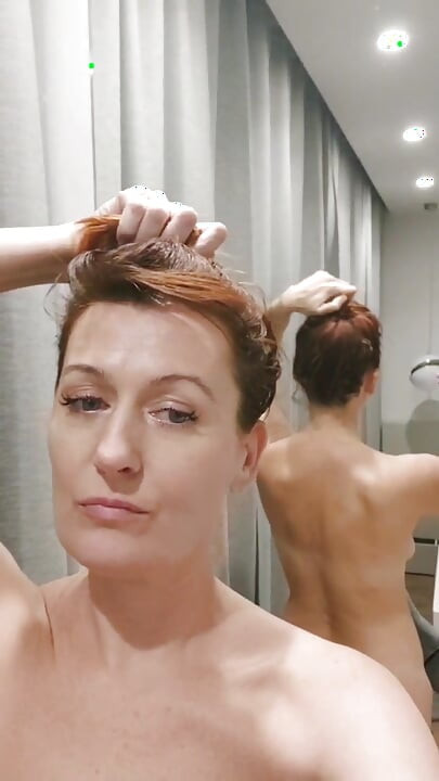 I went to the bathroom to pee but decided to jerk off, hot milf masturbation