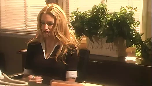 Sarışınlar jessica ve Ürdün baştankara sikme ve hisse horoz