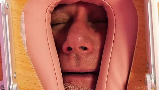 Devils filmi - sevimli genç masöz Lola Fae bu yaşlı adamın yarağıyla iyi ilgileniyor