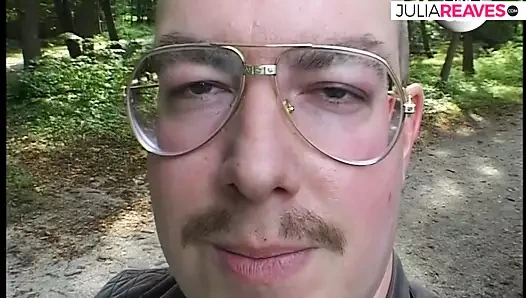 Haessliche Gerda wichst und Schluerft Sperma