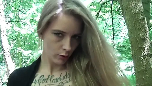 В хороший жаркий летний день Melody Pleasure и Cheffie иди в лес, что там будет?