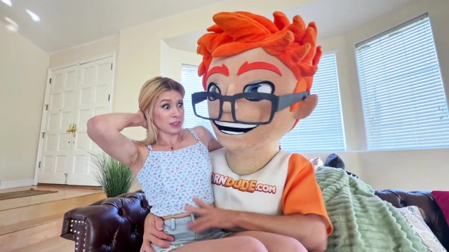 Çıplak sarışın Anna Kovachenko ile porndudecasting kanepesinde ayakla muamele eğlencesi!