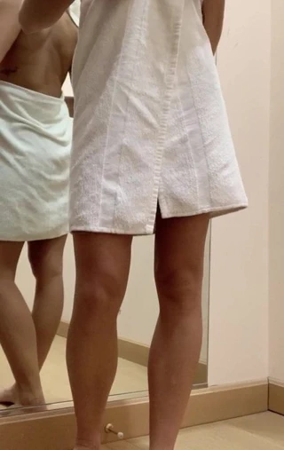 Yıldız dövme havlu damla ile amatör kız