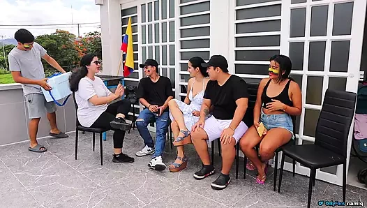 Bağımsızlık günü - azgın sürtük beni banyoya kadar takip ediyor ve yarağımla oynuyor