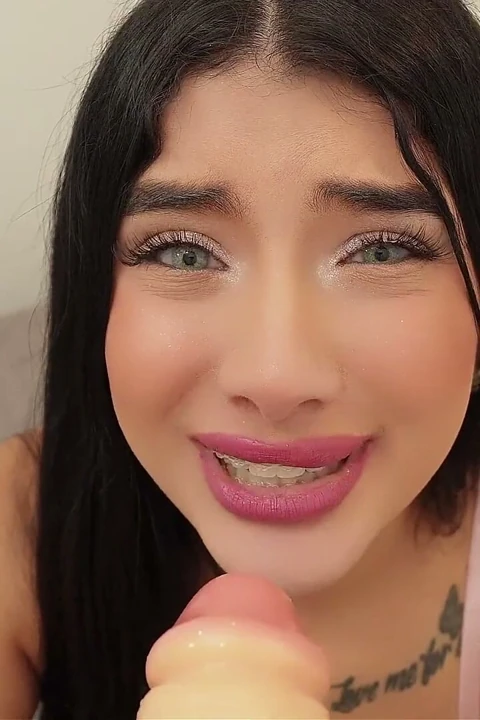 Asmr burada ne yapıyorsun? İzinsiz odama girdikten sonra bekaretimi üvey erkek kardeşime kaybediyorum
