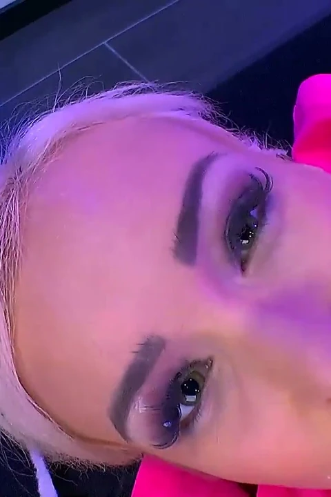Sarışın Sürtük Saf Ggg Sahnesinde Grup Seks Yapıyor Ve Dölle Kaplanıyor