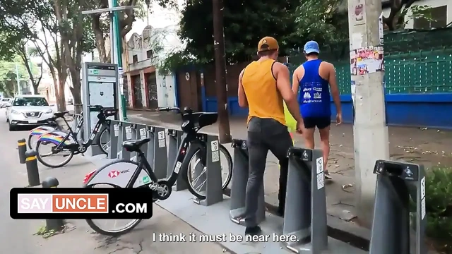 Yabancılara masaj yaparken harika ama saksoları çok daha iyi