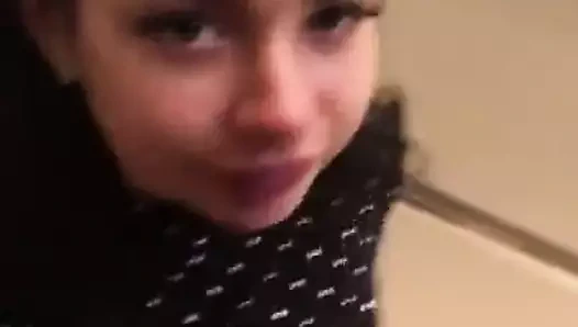 Çok güzel bir orospu birinci şahısta bir adamla sikikleri