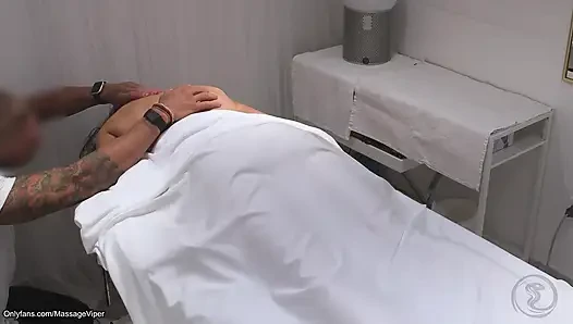 Evli kadın masajı: kocasını masörle aldatıyor