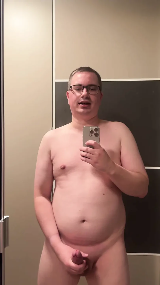 Шлюшка принимает, селфи и хочет быть шлюшкой